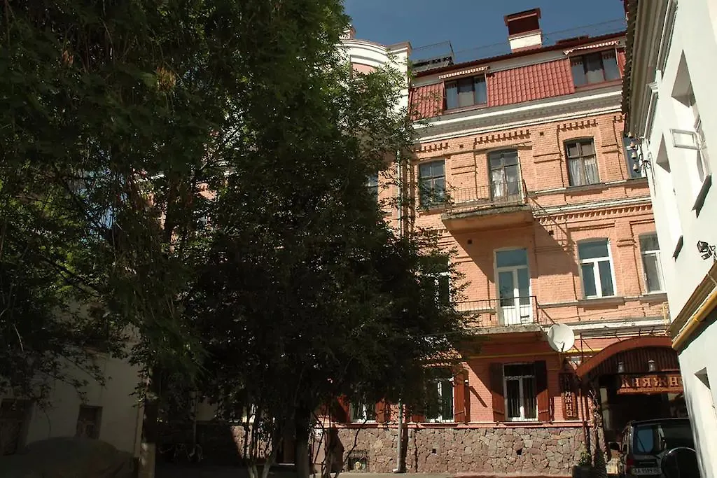 Home Hotel Apartments On Mykhailivska Square - Kiev