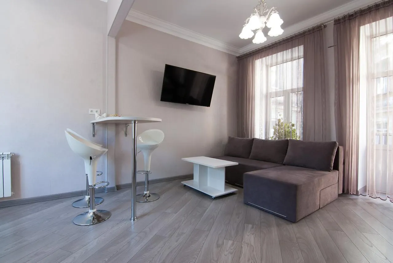 Home Hotel Apartments On Mykhailivska Square - Kiev