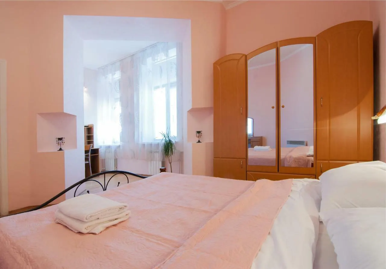 Home Hotel Apartments On Mykhailivska Square - Kiev
