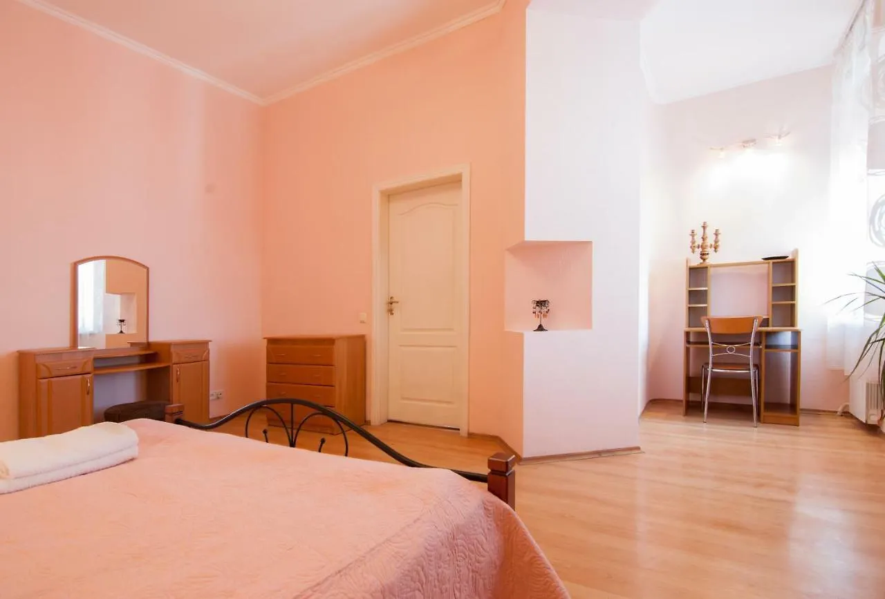 Home Hotel Apartments On Mykhailivska Square - Kiev